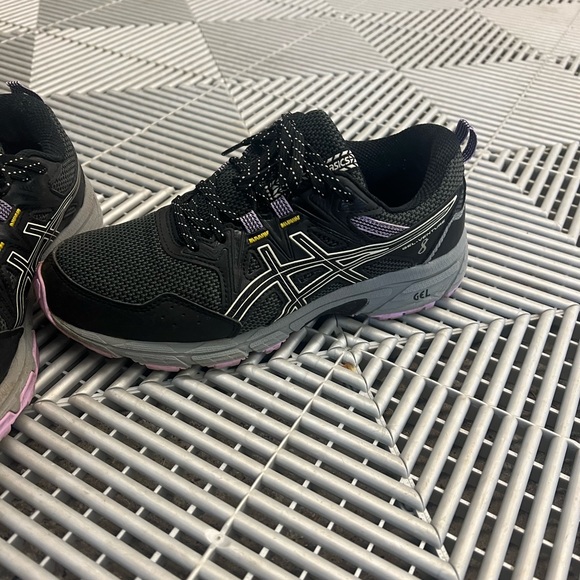 Women’s Aesics Gel Venture - Picture 3 of 4